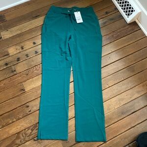 Mandala new with tags hunter green cargo scrub pants